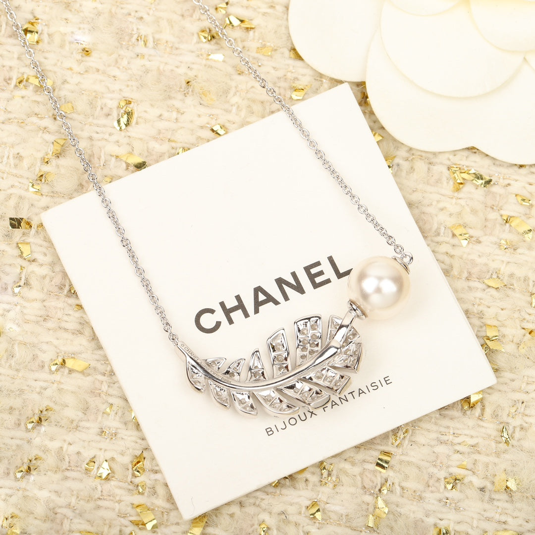 18K  Chanel Plume De Necklace