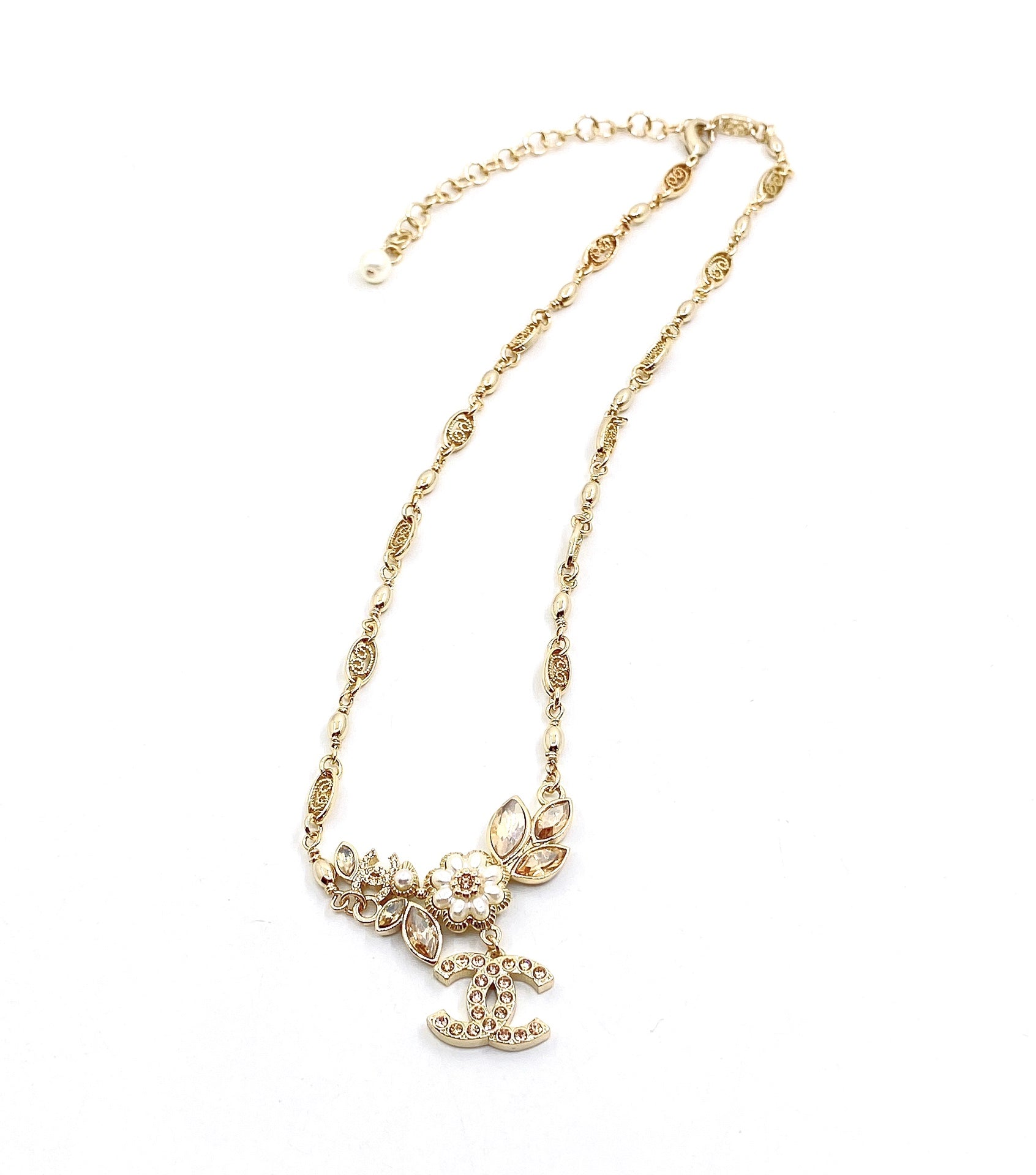 18K  Chanel Flowers Diamonds Necklace