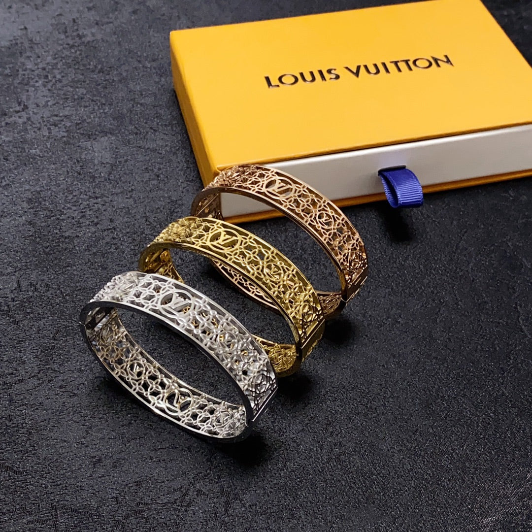 18K Louis Vuitton Hollow Bracelet