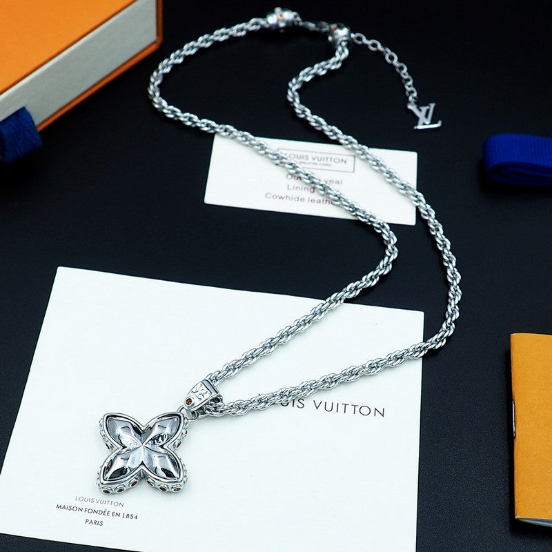 18K Louis Vuitton Flower Studs Necklace
